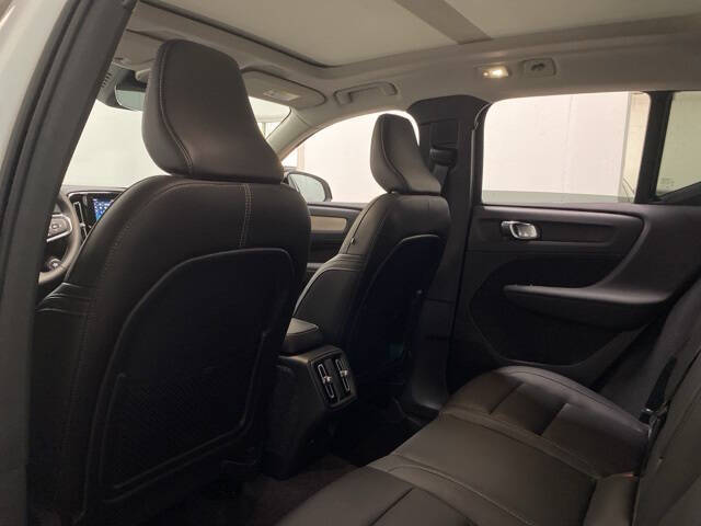 2025 Volvo XC40 B5 Plus Dark Theme