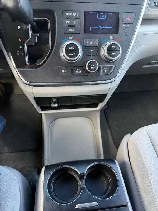 2015 Toyota Sienna LE 7-Passenger