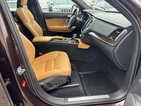 2018 Volvo XC90 T6 Momentum