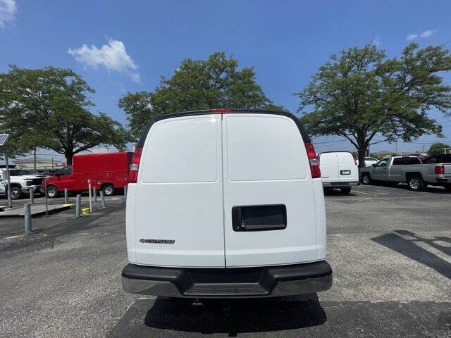 2025 Chevrolet Express 2500