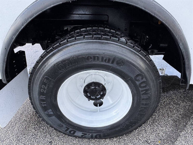 2019 Freightliner M2 106