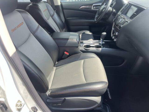 2020 Nissan Pathfinder SV