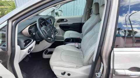 2017 Chrysler Pacifica Touring-L