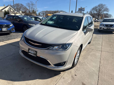 2017 Chrysler Pacifica for sale at AM AUTO SALES LLC in Milwaukee WI