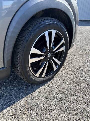 2020 Nissan Kicks SR