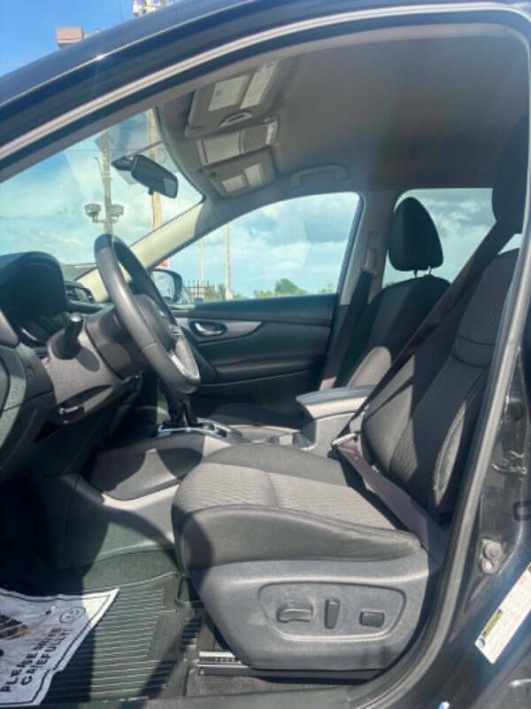 2017 Nissan Rogue SV
