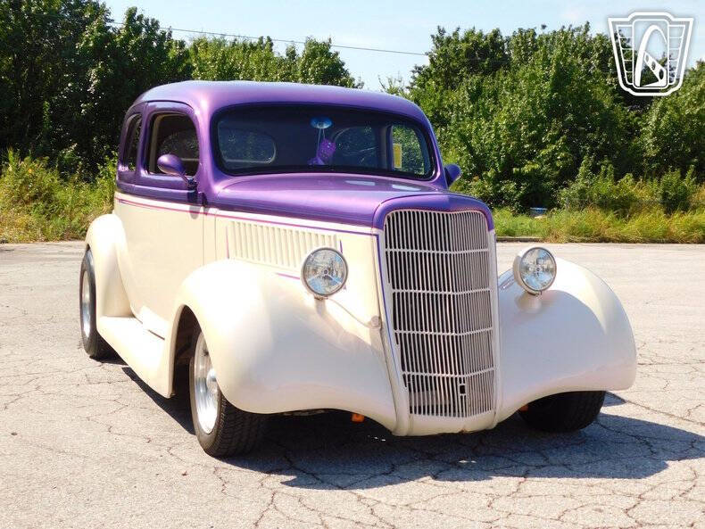1935 Ford Tudor