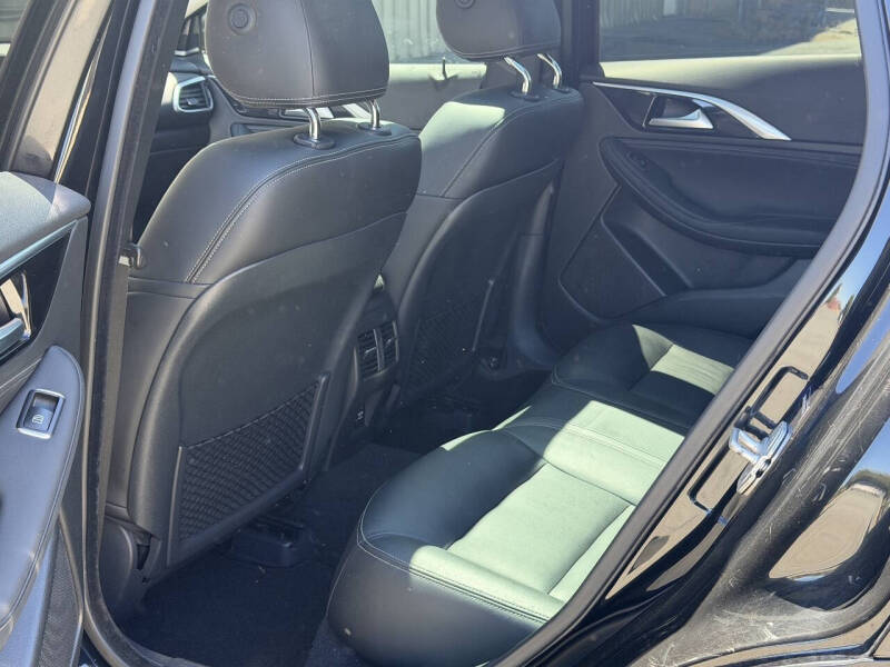 2017 Infiniti QX30 Premium