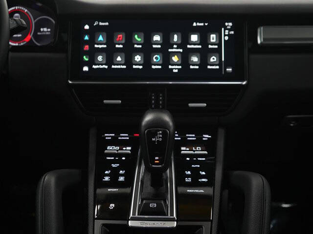 2023 Porsche Cayenne Platinum Edition