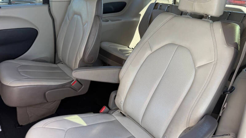 2022 Chrysler Pacifica Touring L