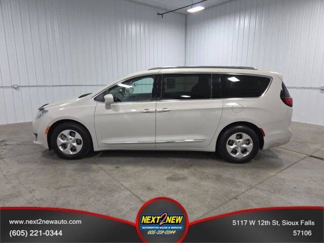 2017 Chrysler Pacifica Touring-L Plus