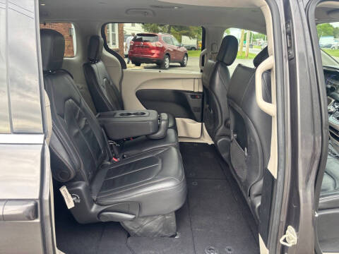 2017 Chrysler Pacifica Touring-L