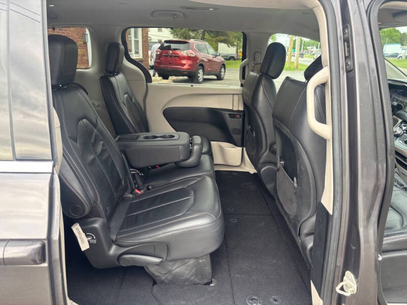 2017 Chrysler Pacifica Touring-L