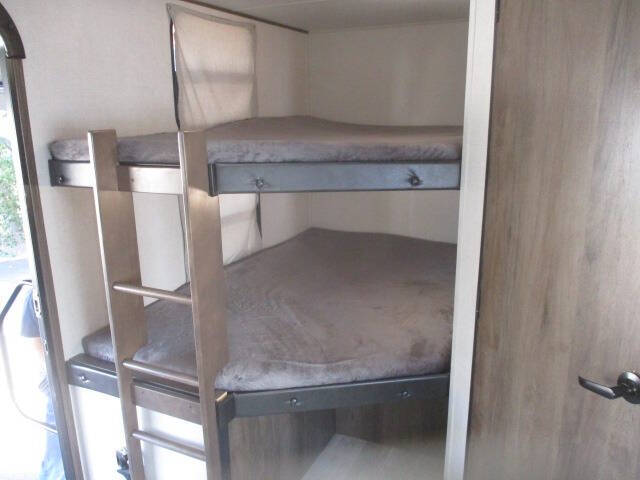 2021 SOLD Forest River Prime Time Tracer 27BHS