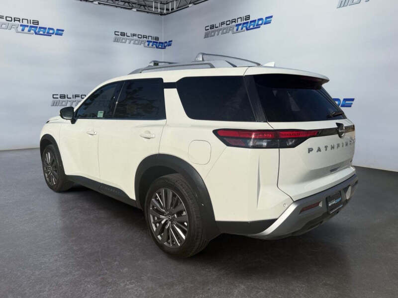 2022 Nissan Pathfinder SL