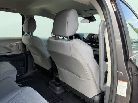 2024 Toyota Sienna LE 8-Passenger