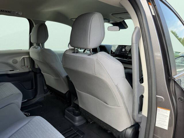 2024 Toyota Sienna LE 8-Passenger