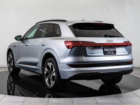 2022 Audi e-tron quattro Premium