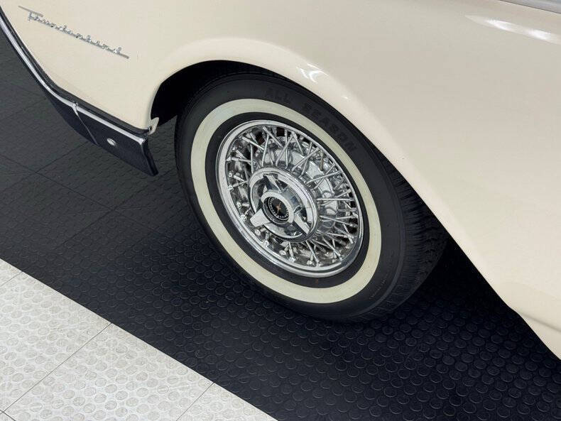 1961 Ford Thunderbird