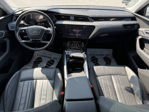 2021 Audi e-tron quattro Premium
