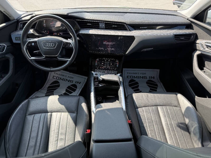 2021 Audi e-tron quattro Premium