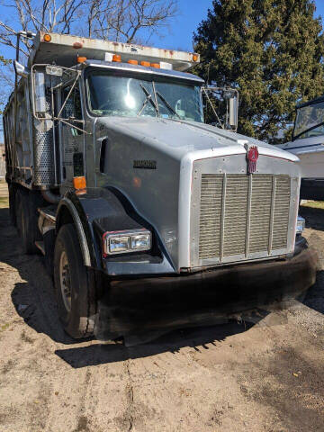 2004 Kenworth T800 for sale at A.T  Auto Group LLC in Lakewood NJ