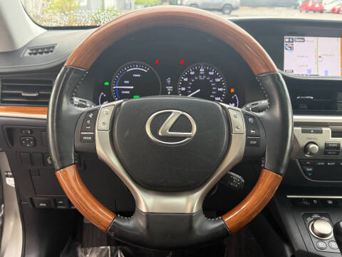 2015 Lexus ES 300h