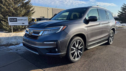 2019 Honda Pilot Touring w/Rear Captain's Chairs