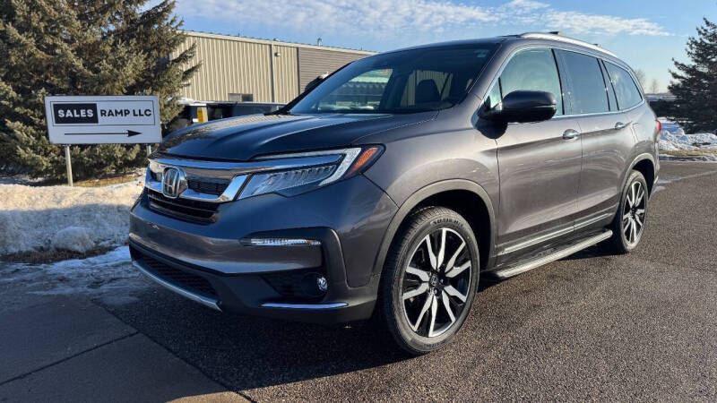 2019 Honda Pilot Touring w/Rear Captain's Chairs