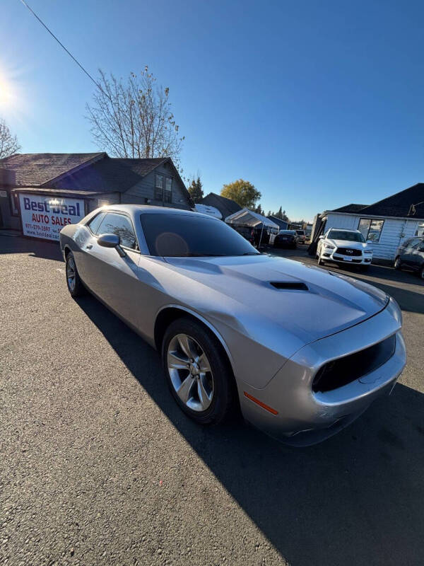 2016 Dodge Challenger SXT photo 2