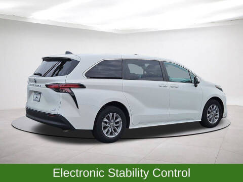 2022 Toyota Sienna LE 8-Passenger