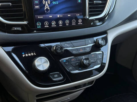 2018 Chrysler Pacifica Hybrid Touring Plus