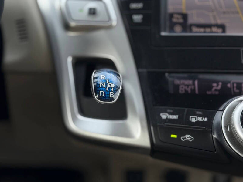 2014 Toyota Prius v Five