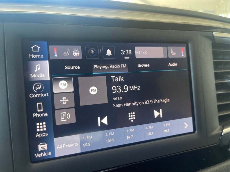 2022 Chrysler Voyager LX