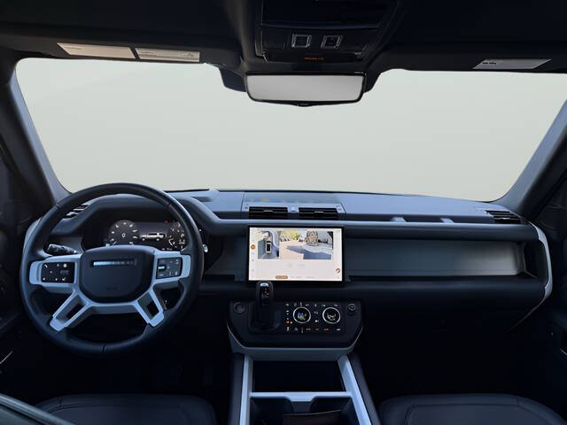 2025 Land Rover Defender 130 P400 X-Dynamic SE