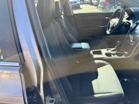 2017 Toyota Camry SE