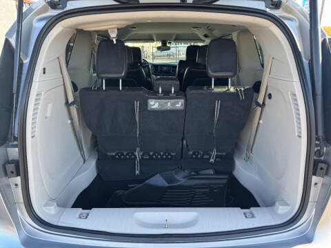 2017 Chrysler Pacifica Touring-L