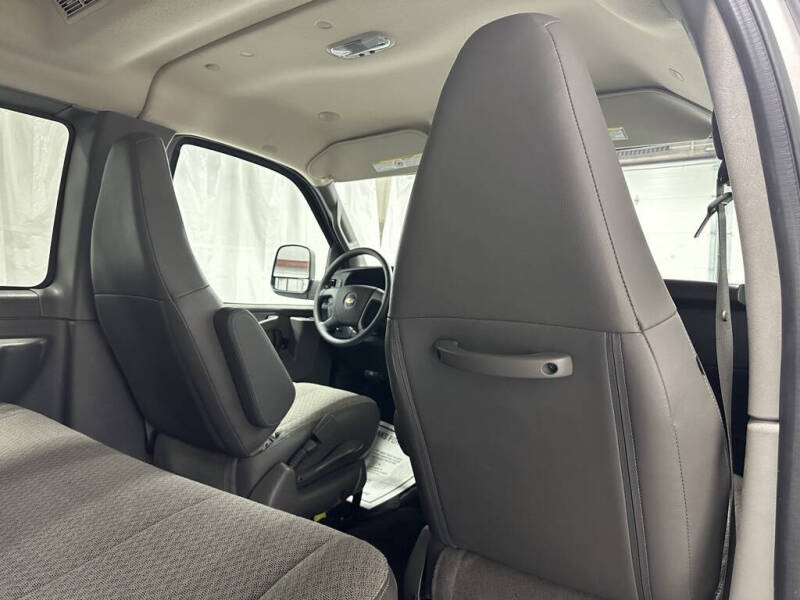 2025 Chevrolet Express LT 3500