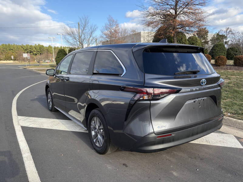 2025 Toyota Sienna LE 8-Passenger