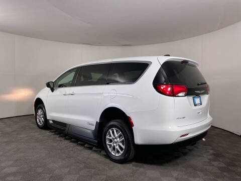 2024 Chrysler Voyager LX