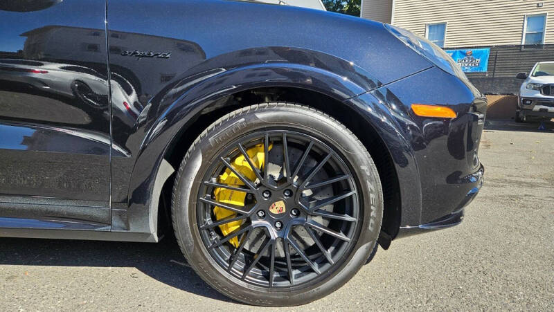 2022 Porsche Cayenne Turbo S E-Hybrid