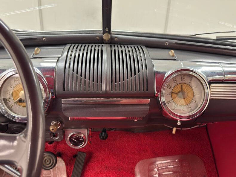 1948 Ford Super Deluxe