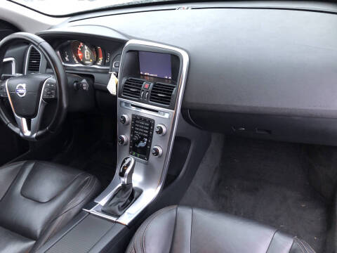 2017 Volvo XC60 T5 Dynamic