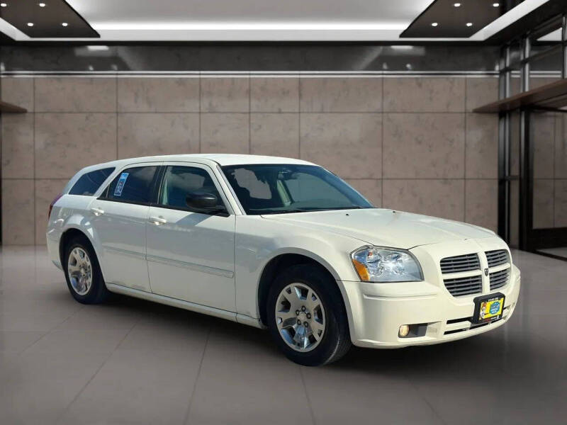 2005 Dodge Magnum SE