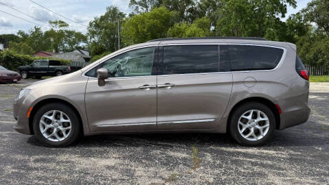 2017 Chrysler Pacifica Touring-L