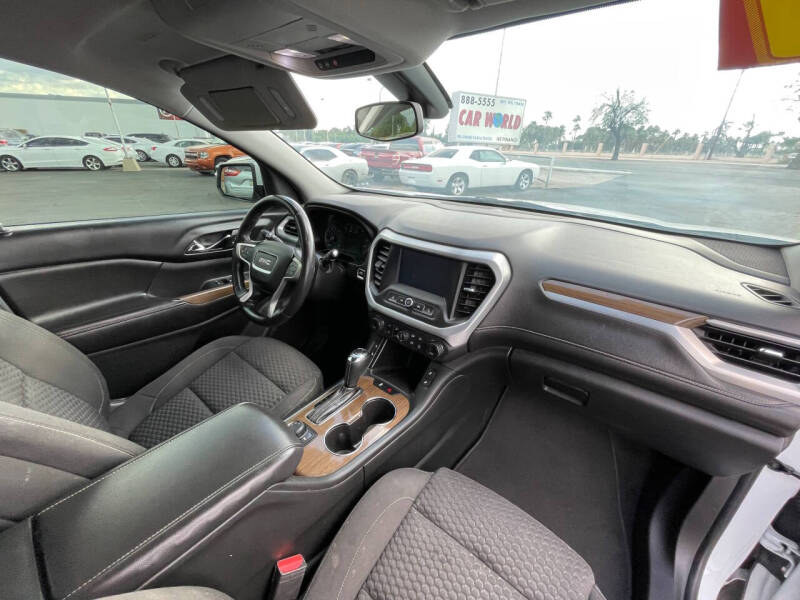 2017 GMC Acadia SLE-2