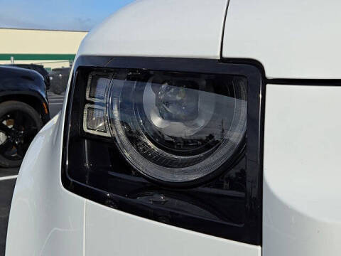 2024 Land Rover Defender 110 P300 S