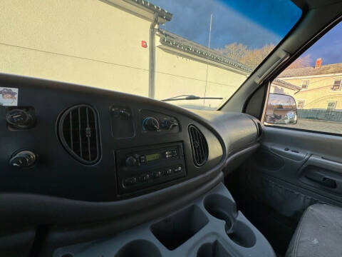 2001 Ford E-Series E-150