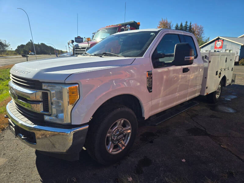 2017 Ford F-350 Super Duty XLT's photo