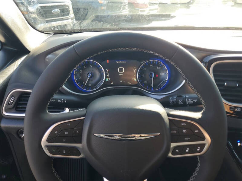 2025 Chrysler Voyager LX